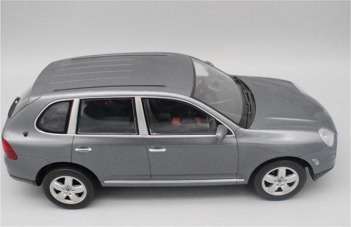 Porsche 1:12 - Model sportwagen - Porsche Cayenne Turbo -, Antiek en Kunst, Antiek | Overige Antiek