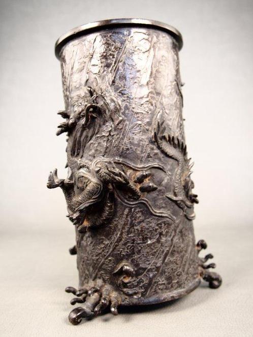 Vase - Bronze, Vase à relief élevé avec motif de dragon -, Antiek en Kunst, Antiek | Overige Antiek