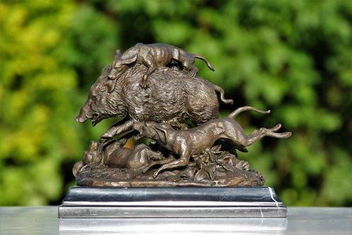 Beeld, dogs attack bear - 18 cm - bronze marble, Antiek en Kunst, Kunst | Designobjecten