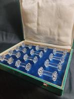 Baccarat - Porte couteau - verre moulé pressé