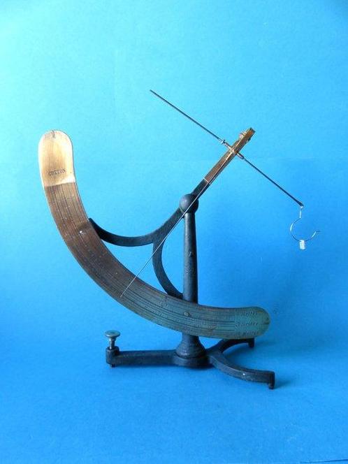 Balance chimique - gietijzer, acier, laiton - katoenweger,, Antiek en Kunst, Curiosa en Brocante