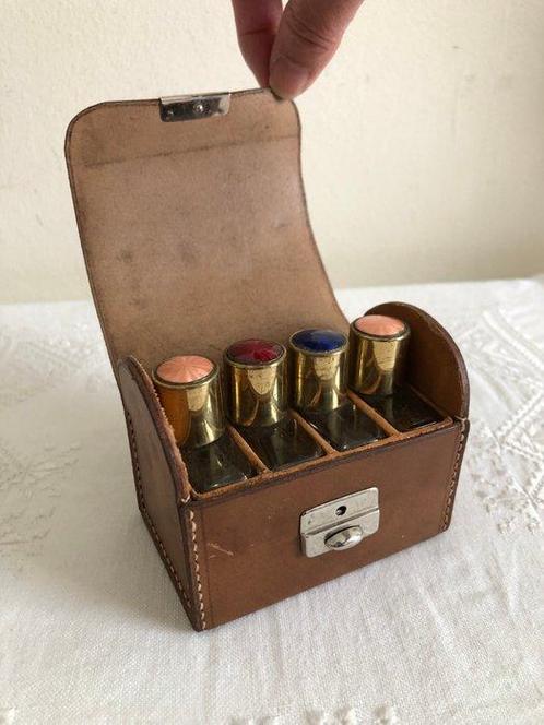 Doos - Emaille, Glas, Leder - flesjes in leren koffer, Antiek en Kunst, Curiosa en Brocante