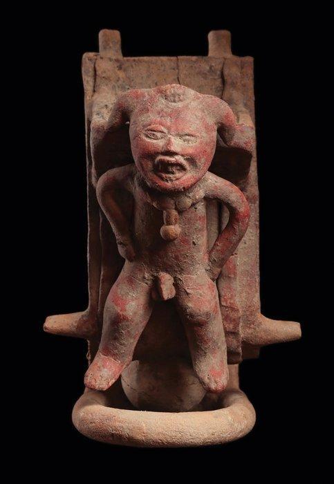 Lit surélevé en céramique de Veracruz avec une figure, Collections, Minéraux & Fossiles