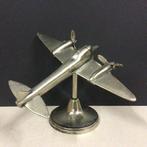 Modelvliegtuig - Een verchroomd metalen model bureau, Collections