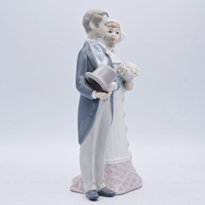 Lladró - Julio Fernández - sculptuur, Novios - 19.5 cm -, Antiek en Kunst, Antiek | Glaswerk en Kristal