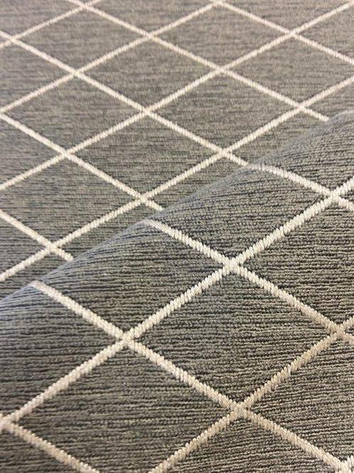 Minotti - Alto pregio ! Tissu luxueux MINOTTI fond gris avec, Antiek en Kunst, Antiek | Tapijten, Tafelkleden en Textiel