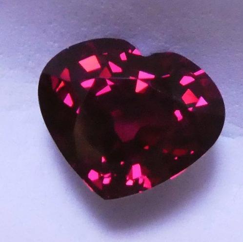 Rhodoliet  - 5.94 ct - Instituto Gemólogico Español (IGE), Handtassen en Accessoires, Edelstenen