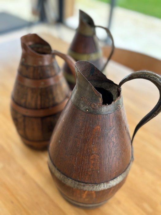 Kruik (3) - Eik - Drie karafjes van eikenhout., Antiek en Kunst, Curiosa en Brocante