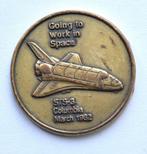 Une médaille en métal de lespace provenant de STS 3 Space, Antiek en Kunst