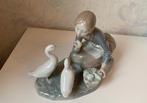 Lladró - Beeldje - Girl Feeding Ducks + Society Plaque -