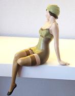 Sculpture, Lingerie Dame Jaren 50 - 32 cm - résine