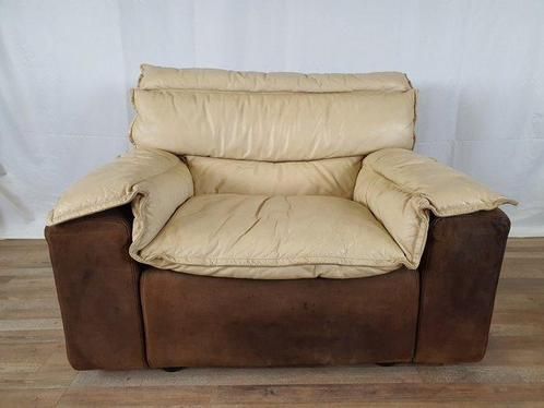 Fauteuil - Cuir - Fauteuil en cuir et daim avec pouf, Antiek en Kunst, Kunst | Designobjecten