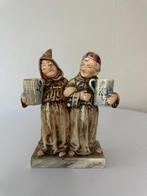 Majolica Pottery - Beeldje - Monks Holding a Match and Beer, Antiek en Kunst