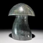 Sculpture de champignon en zoïsite rubis sculptée à la main