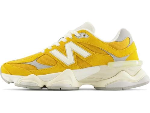 New Balance 9060 Varsity Gold - Maat 42 EU, Kleding | Heren, Schoenen, Ophalen of Verzenden
