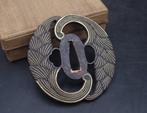 Tsuba en fer pour épée avec incrustation de laiton, motif de