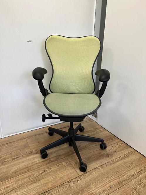 Herman Miller Mirra Bureaustoel Met Gestoffeerde Rug, Huis en Inrichting, Bureaustoelen, Bureaustoel, Geel, Zo goed als nieuw