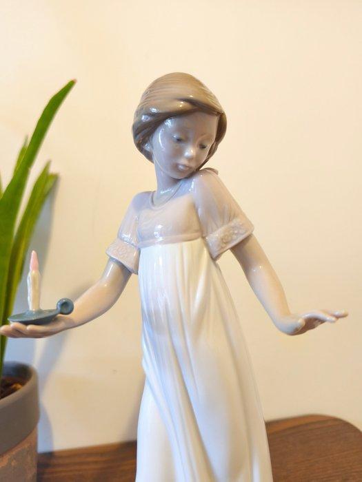Nao by Lladró - Vicente Martínez - Figure - To light the way, Antiquités & Art, Antiquités | Verre & Cristal