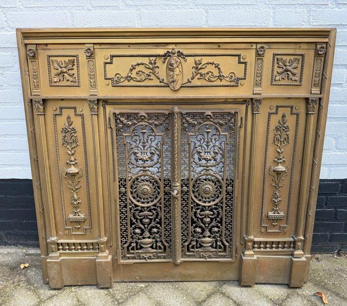 Bronzen deuren in originele omlijsting - Openhaard, Antiek en Kunst, Antiek | Meubels | Stoelen en Sofa's