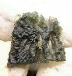 Moldaviet uit Chlum, Zuid-Bohemen - Hoogte: 25 mm - Breedte:, Verzamelen, Mineralen en Fossielen