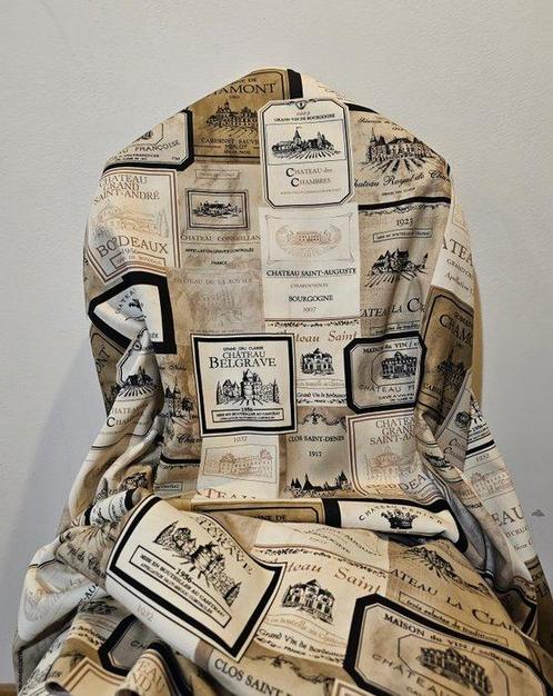 Stof met exclusieve wijnetiketten - 300x280cm - Artmaison, Antiek en Kunst, Antiek | Tapijten, Tafelkleden en Textiel