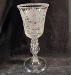 Wijnglas - Glas - gegraveerd - passiebloem, Antiek en Kunst