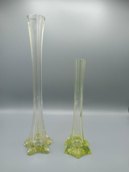 Vase à fleur unique (2) - eiffel - ouraline - Lot 2, Antiek en Kunst, Antiek | Glaswerk en Kristal