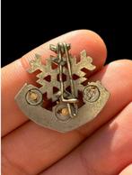 Curieuse broche vintage, insigne de ski E.S.F. (École du Ski