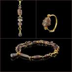 Oud-Romeins Armband, ring en hanger met paarse glaskralen