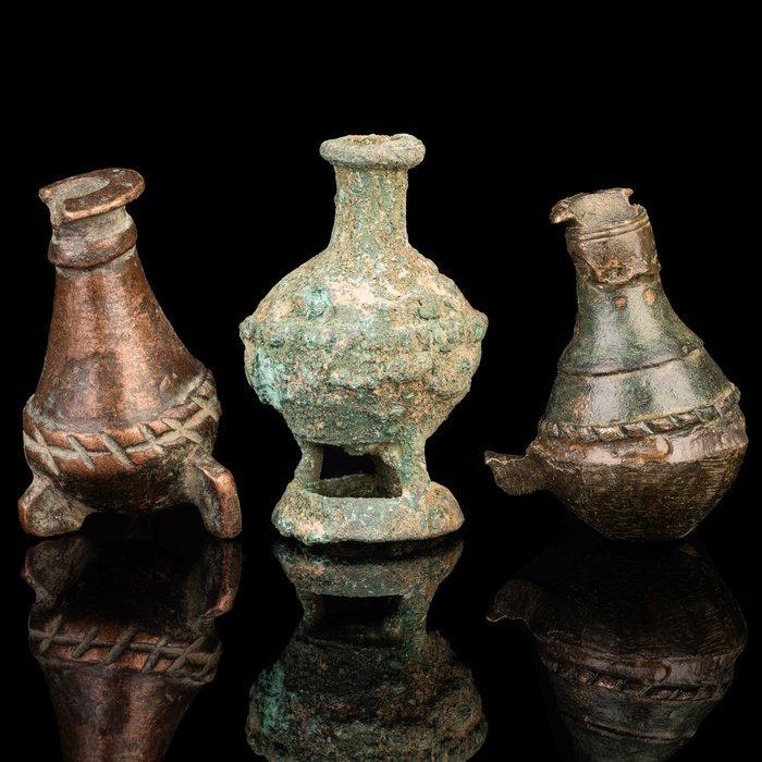Bactrian Bronzen Kohl-flessen - Groep van drie cosmetische, Antiek en Kunst, Antiek | Overige Antiek