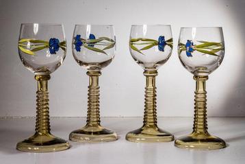 Bocal - Carafe et quatre verres avec émail - hauteur 41 cm /
