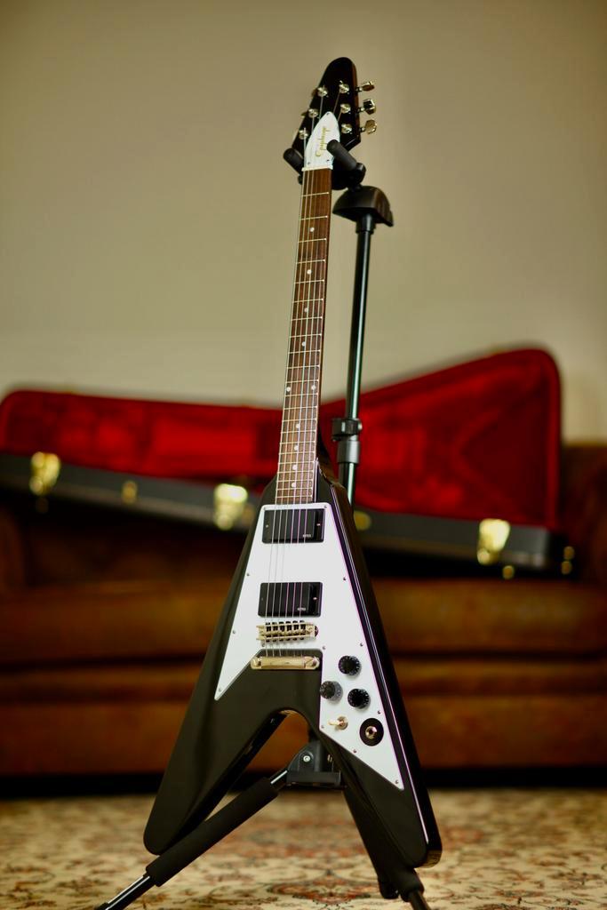 Epiphone Kirk Hammet Flying V | Black, Muziek en Instrumenten, Snaarinstrumenten | Gitaren | Elektrisch, Verzenden
