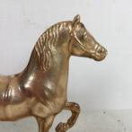Miniatuur figuur - Paard in viertaktgang - Gegoten messing, Antiek en Kunst