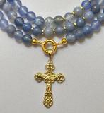 Natuurlijk blauw opaal uit Peru met een katholiek kruis., Antiek en Kunst