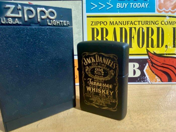 Zippo - JACK DANIELS NOIR MAT ET DORÉ - Zonder Minimumprijs, Verzamelen, Rookartikelen, Aanstekers en Luciferdoosjes