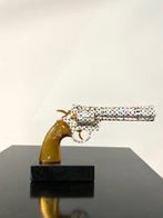 Van Apple (XX) - Art Against War - The Butterfly Gun