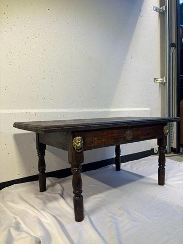 Tafel - Antieke Tafel met Leeuwenkoppen en Sancta Teresia