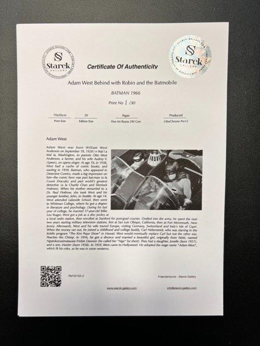 BATMAN 1966 - Adam West Behind with Robin and the Batmobile, Verzamelen, Film en Tv