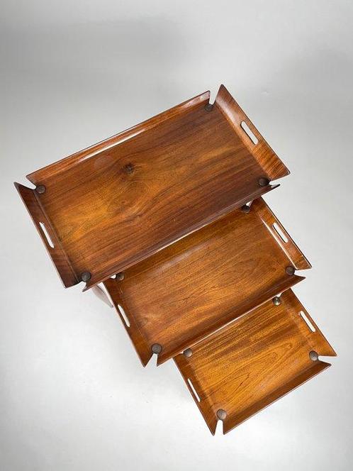 Tables gigognes - Bois, Laiton - Un ensemble de trois tables, Antiek en Kunst, Kunst | Designobjecten