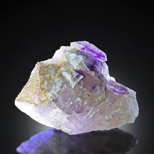 Incroyable améthyste squelettique sur matrice Groupe de, Verzamelen, Mineralen en Fossielen