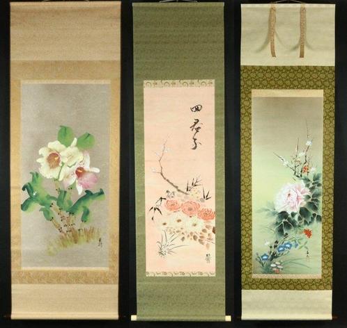 Set van 3 Japanse hangscrolls met gras- en bloementhemas, Antiek en Kunst, Antiek | Overige Antiek