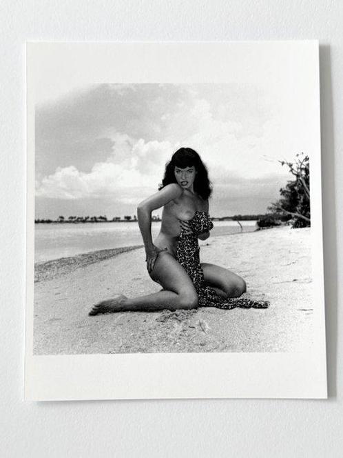 Bunny Yeager (1929-2014) - Pin-up Bettie Page in Key, Antiek en Kunst, Kunst | Designobjecten