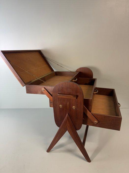 Kast - Vintage Mid-Century Teakhouten Naaikistje met Speelse, Antiek en Kunst, Kunst | Designobjecten