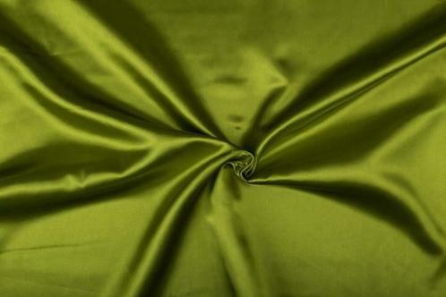 Satijn stof lichtgroen - Polyester stof 50m op rol, Hobby en Vrije tijd, Stoffen en Lappen, Verzenden