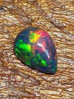Natuurlijke zwarte opaal uit Ethiopië. 3,95 karaat. Geen