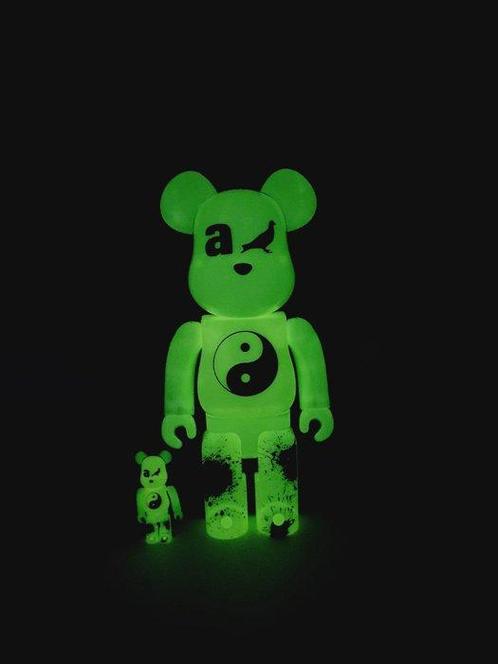 Atmos - Be@rbrick x atmos x Staple V4 400% & 100% Bearbrick, Antiek en Kunst, Kunst | Schilderijen | Modern