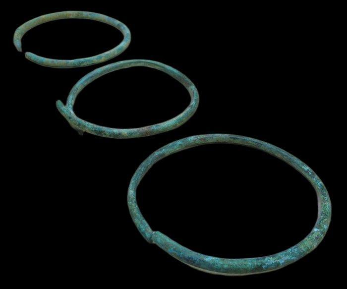 Époque Viking collection de bracelets en bronze ancien,, Antiquités & Art, Antiquités | Autres Antiquités