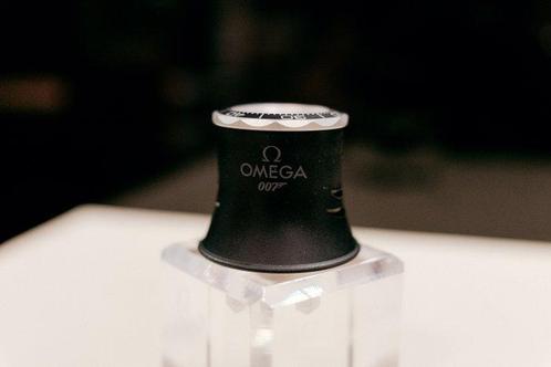 Omega James Bond 007 Loupe - Concessionaire Lens Monocle, Antiek en Kunst, Curiosa en Brocante