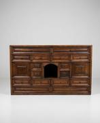 Kabinet - Walnoot - Een Spaanse walnotenkast.