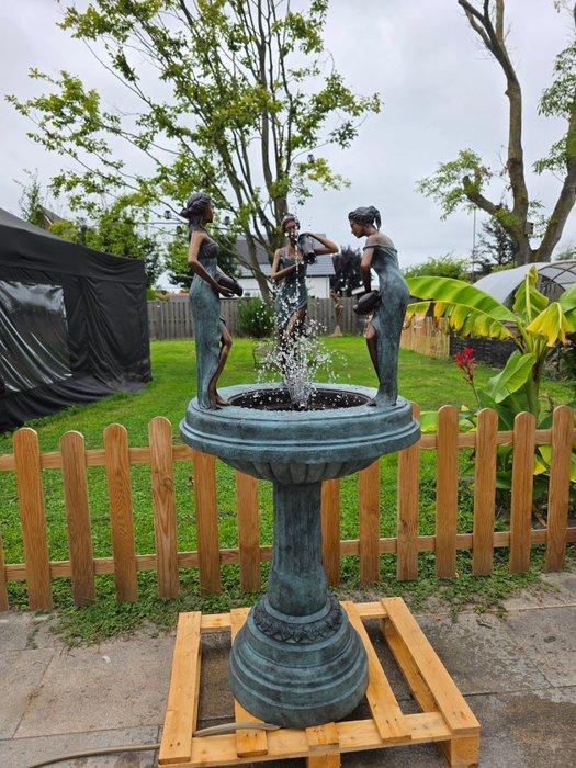 Fontein - 2025 - Dames met kannen - Brons, Antiek en Kunst, Curiosa en Brocante